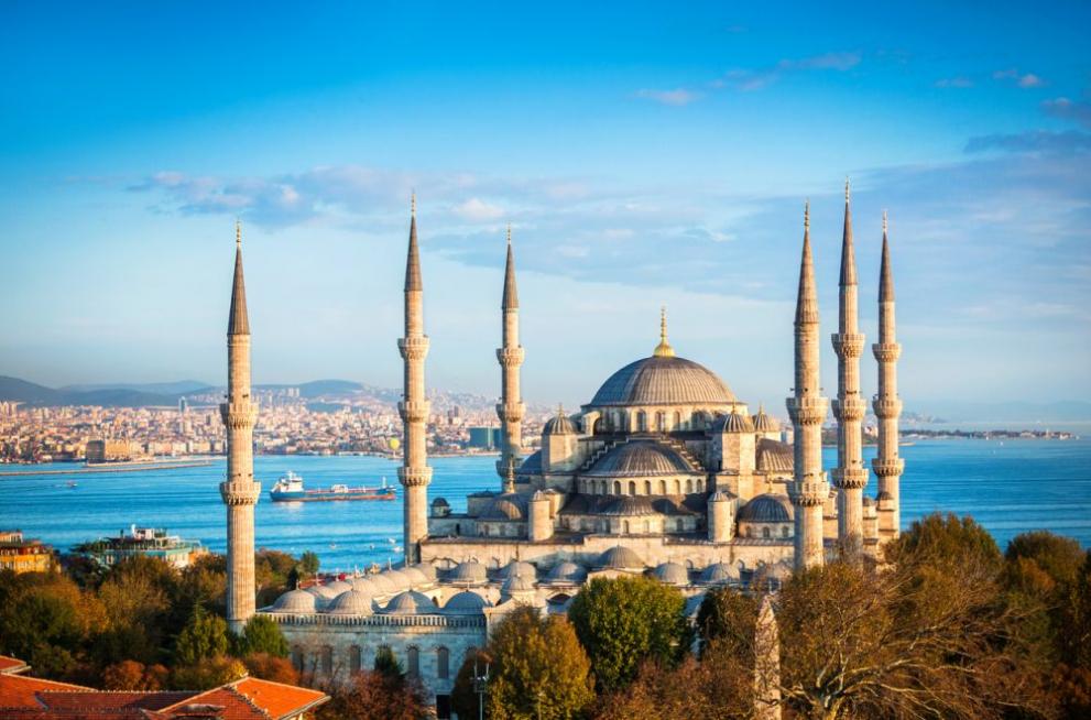 В южната ни съседка Турция горе долу е същото като цени - 217.08 долара за двудневна почивка в Истанбул.