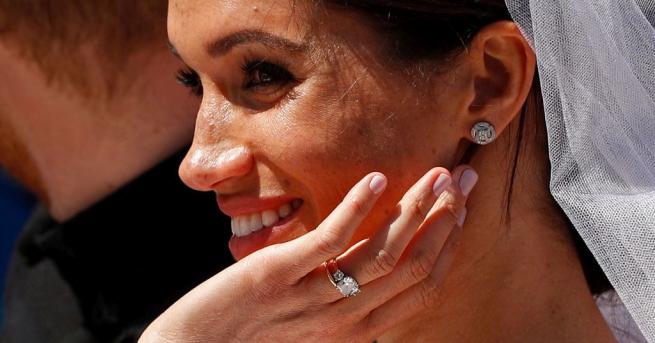 Наблюдателни фотографи забелязаха че годежният пръстен на Меган Маркъл изглежда