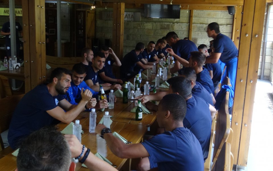 Футболистите на Арда имаха повод за празнуване. По идея на