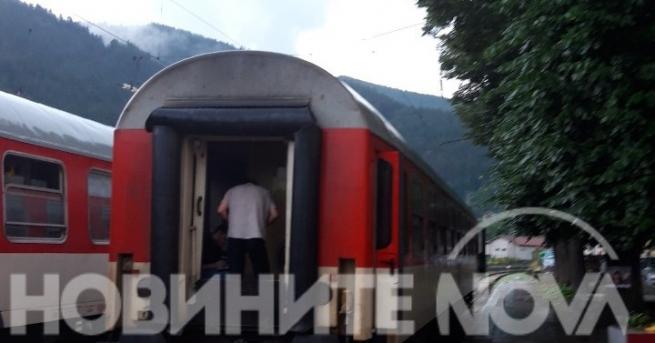 България Пожар във влака София-Варна Хората са изведени, вероятно цигара