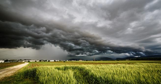 България Как да разпознаем че наближава буря Летните бури се