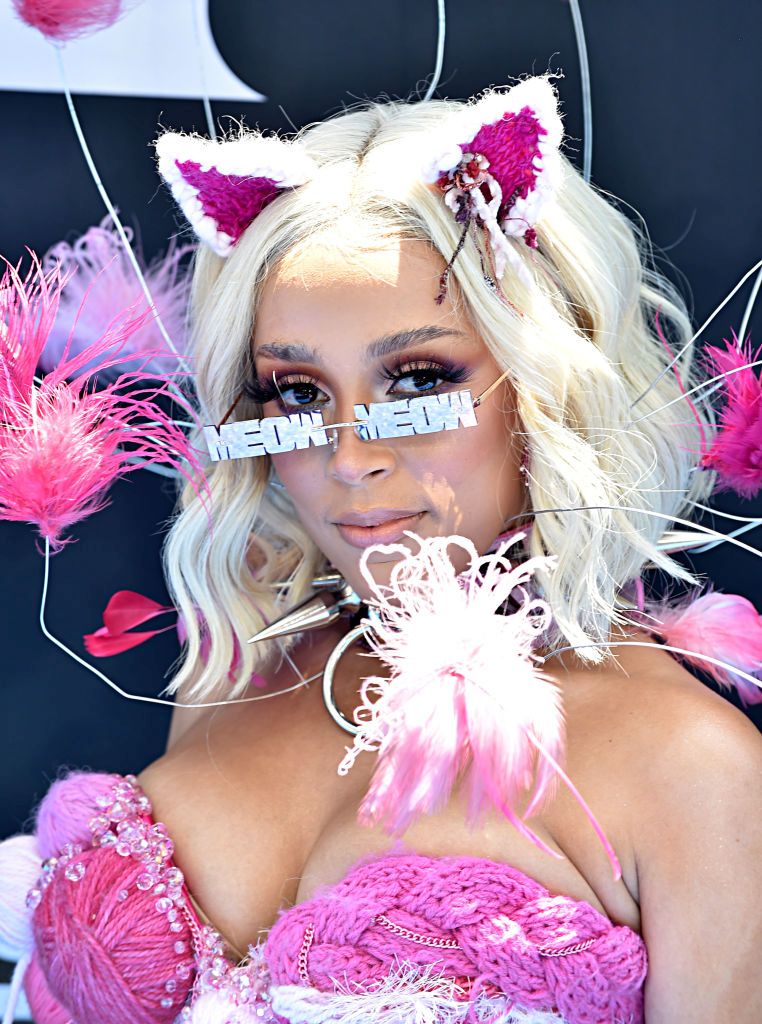 Щедри деколтета на наградите БЕТ не оставиха много на въображението