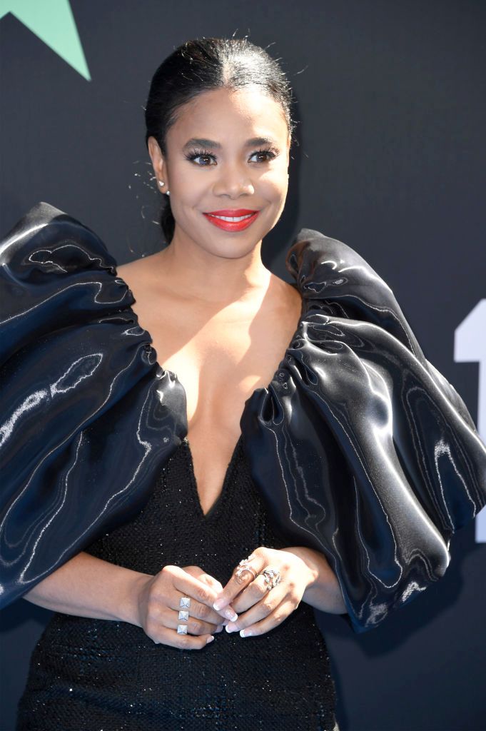 Щедри деколтета на наградите БЕТ не оставиха много на въображението