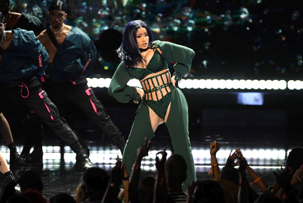 Щедри деколтета на наградите БЕТ не оставиха много на въображението