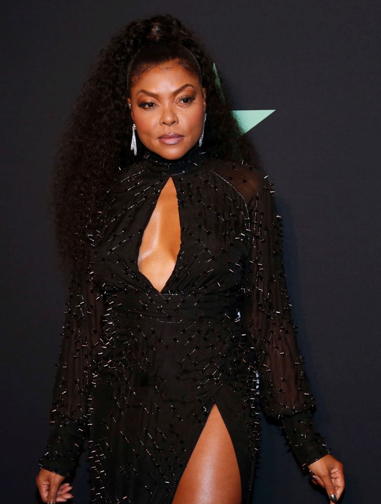 Щедри деколтета на наградите БЕТ не оставиха много на въображението