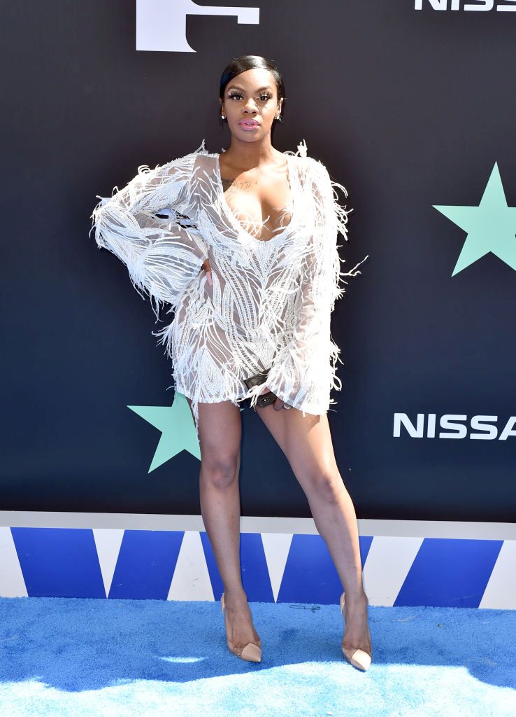 Щедри деколтета на наградите БЕТ не оставиха много на въображението