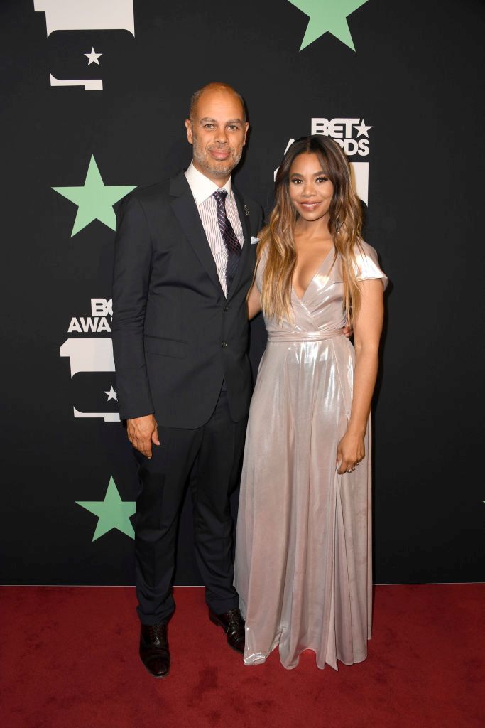 Щедри деколтета на наградите БЕТ не оставиха много на въображението