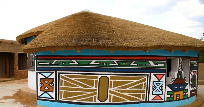 Любопитно Защо Ндебеле рисуват символи по къщите си Без багаж