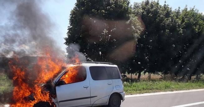 Кола пламна в движение по магистрала Хемус“. Няма данни за