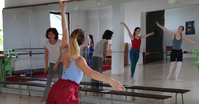 Балерина е мечтата на почти всяко момиче Грация светлина и