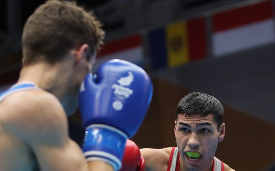Българският боксьор Даниел Асенов се класира на четвъртфиналите на световното