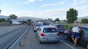 Кулата опашка трафик граница коли