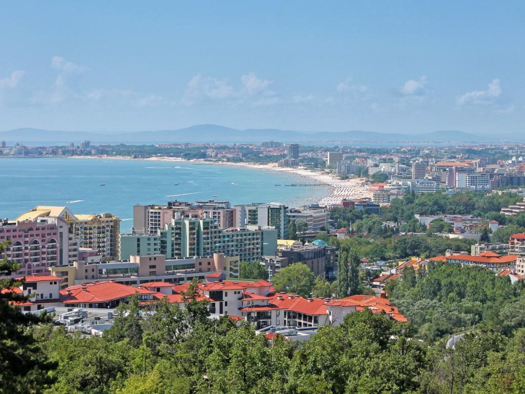 Сезонни работници наети от трети страни избягаха от работодателите си