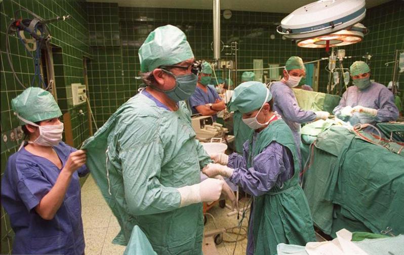  1987: Подготовка за трансплантацията. 