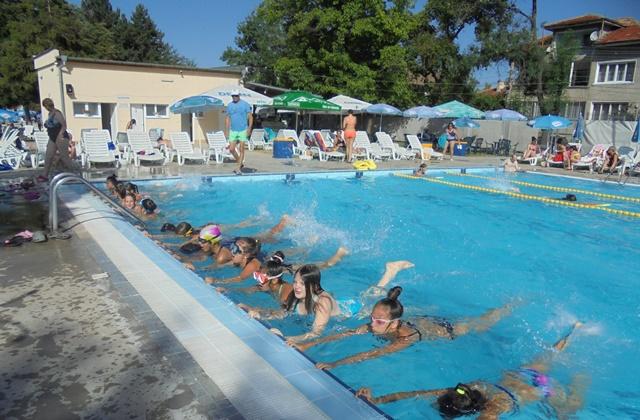 курс по плуване