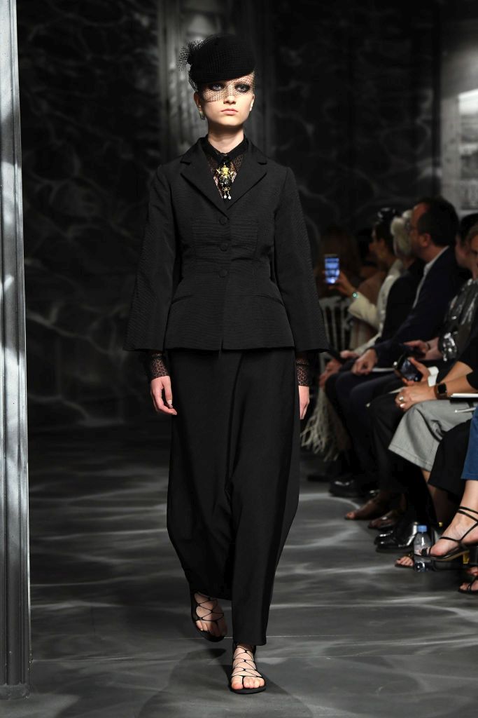 Dior показа новата си колекция висша мода в Париж