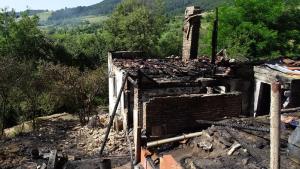 Голям пожар остави семейство от Белица без дом
