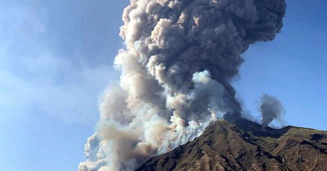 Един човек загина, след като вулканът на италианския остров Стромболи