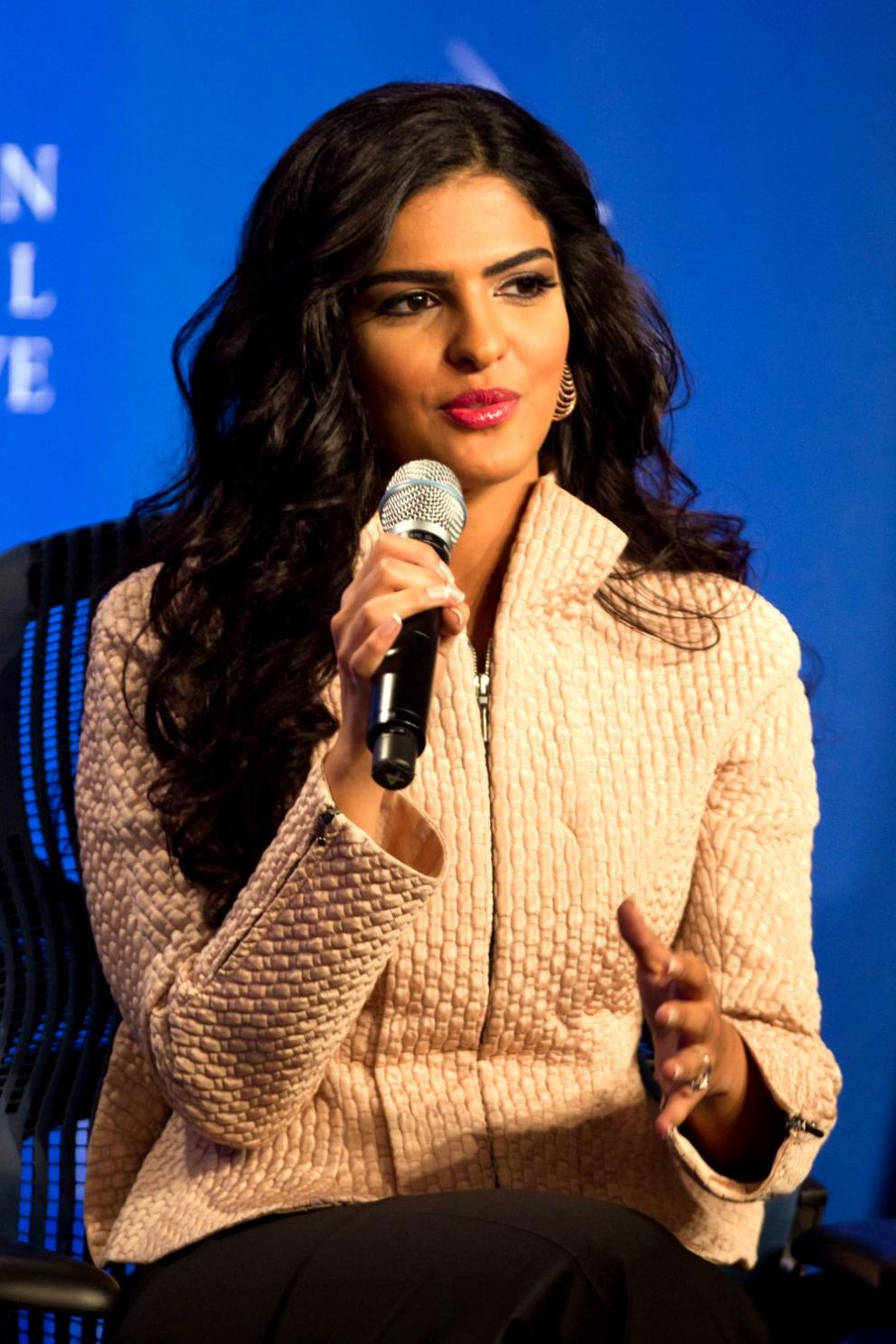  Екзотичната брюнетка е учила в Съединени американски щати, а при завръщането в родината си отказала да носи обичайно ислямско облекло  