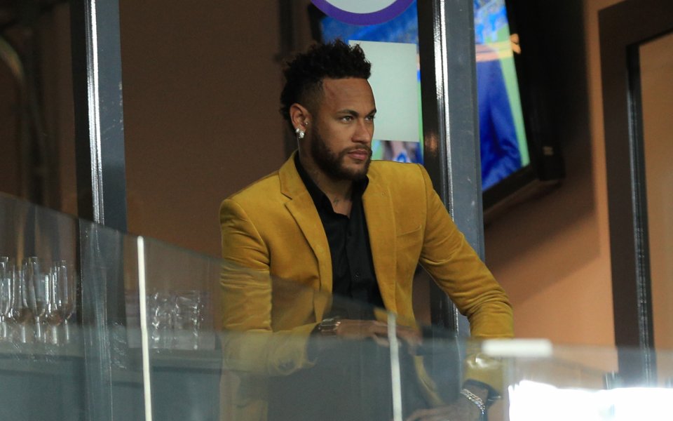 Времето на трансферния прозорец изтича, а Неймар така и не