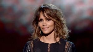 Хали Бери благодари на Пиърс Броснан че е възвърнал вярата