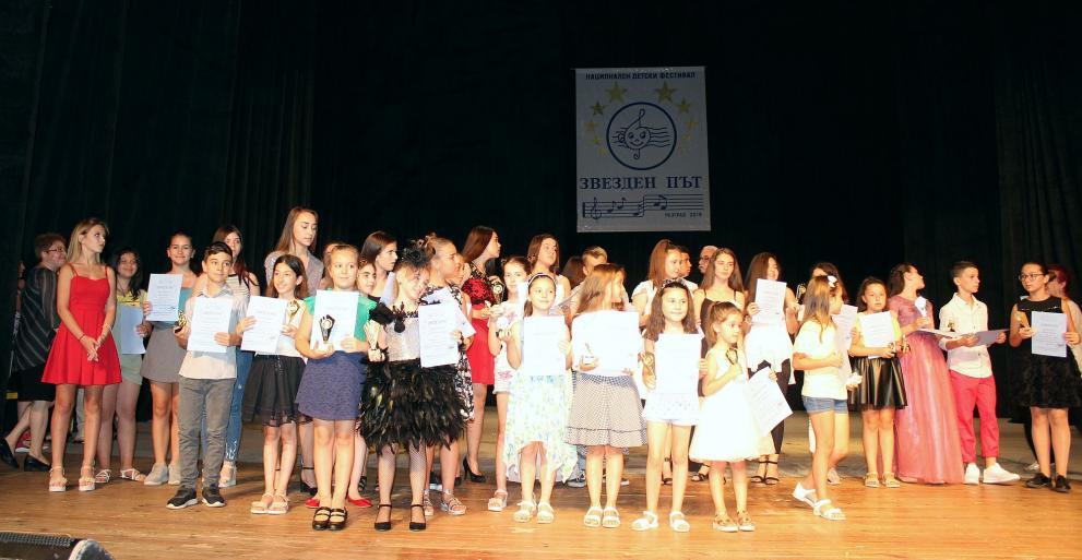 Певица от Севлиево и танцьори от Русе - с Гран При от "Звезден път"