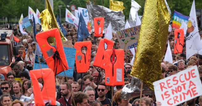Хиляди протестиращи излязоха по улиците в Германия за да изразят
