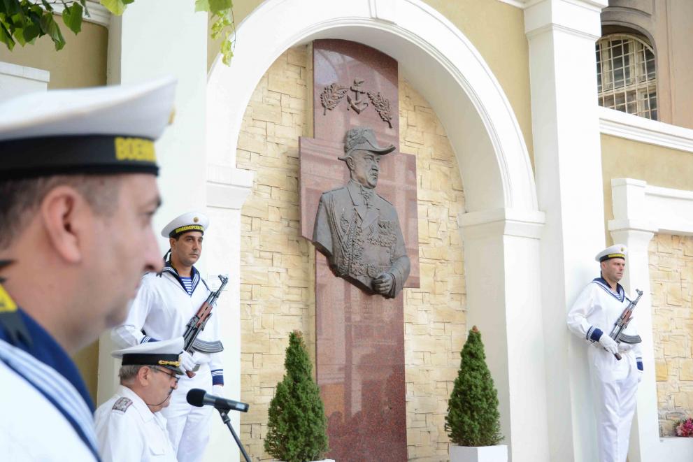 Почетоха с военен ритуал паметта на контраадмирал Иван Вариклечков
