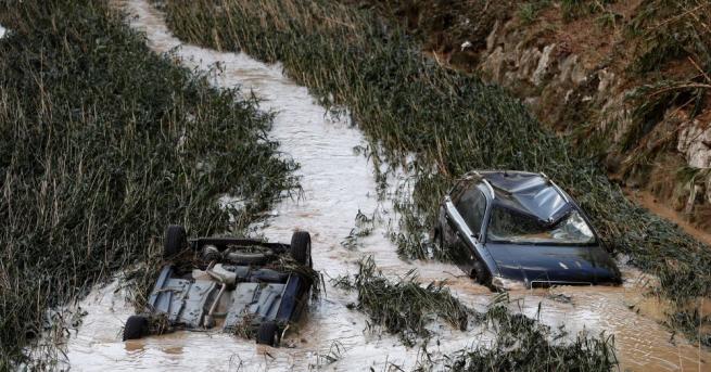 Проливни дъждове на места придружавани от градушки причиниха наводнения в