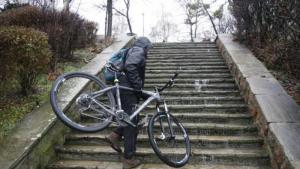 Пиян велосипедист катастрофира самостоятелно в Бургас съобщиха от МВР На