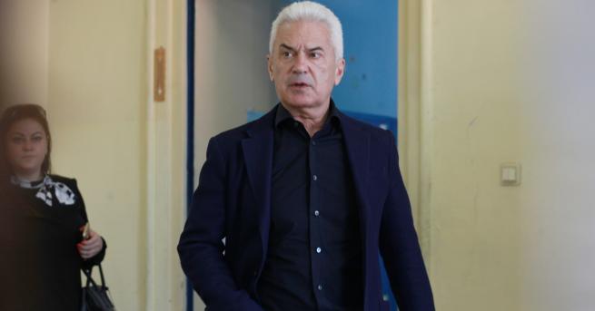 България Атака оспорва отстраняването на Сидеров Лидерът на Атака Волен