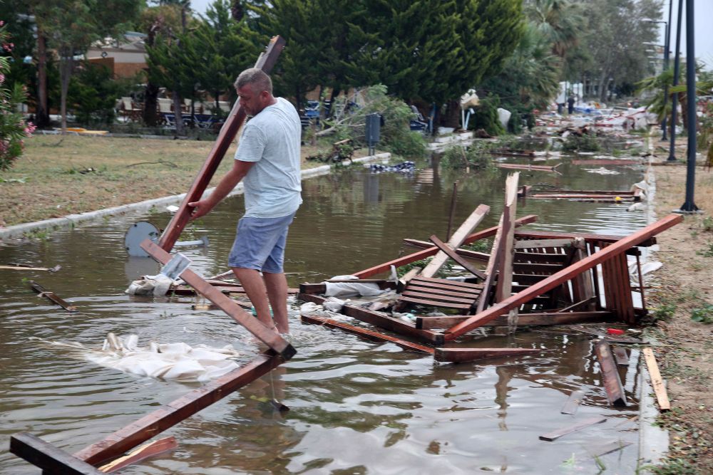 Мощна буря удари района на Халкидики в Гърция