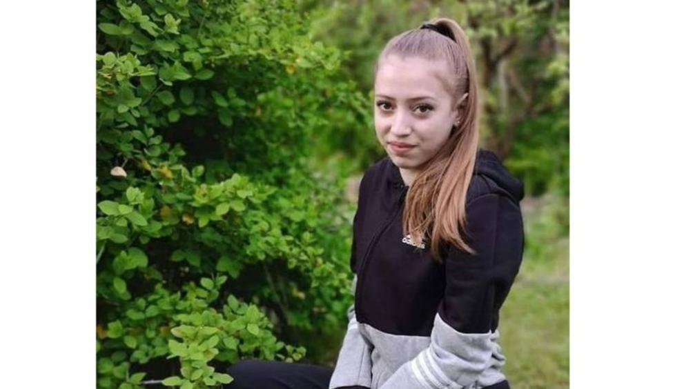 17-годишната Дария от Провадия страда от заболяването муковисцидоза. За да продължи да живее пълноценно, трябва да й бъде направена спешна трансплантация на белите дробове