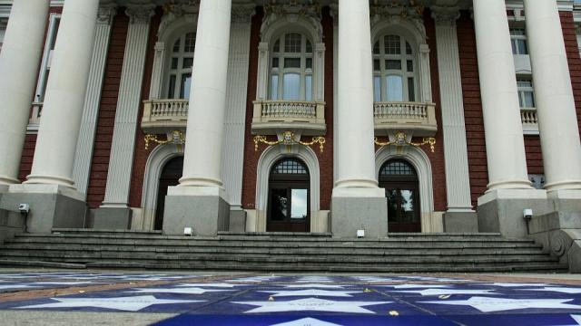 Народният театър излъчва цял месец безплатно откъси от постановки 