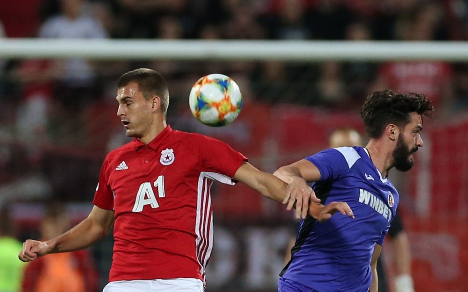 ЦСКА и Етър играят при 2:2 в първи двубой за