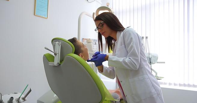 Млада зъболекарка предлага безплатно лечение на пациенти в нужда Д р
