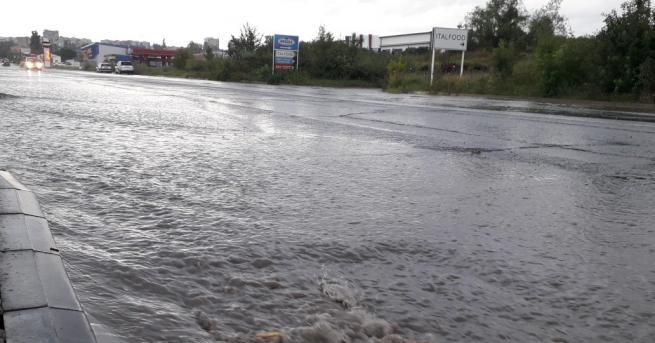 Пороен дъжд наводни град Кермен в Сливенска област. Дъждът е бил