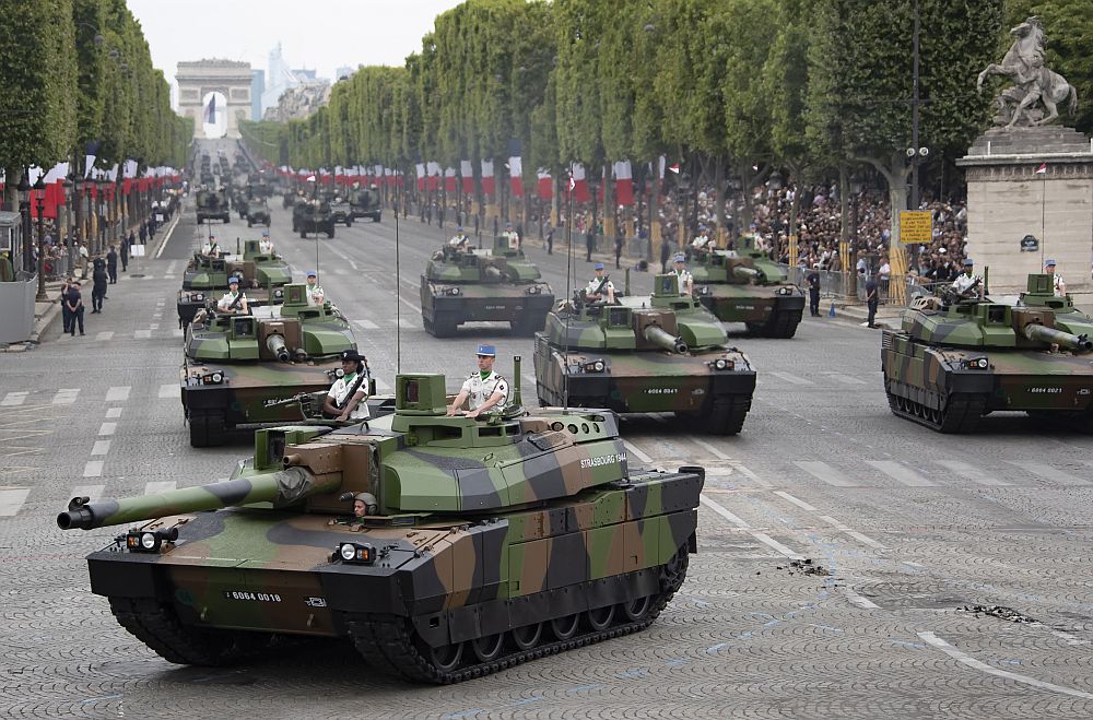 Военен парад в Париж