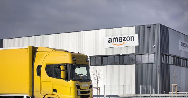 Хиляди служители в складовете на Amazon по целия свят излизат