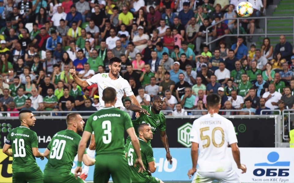 Отборите на Лудогорец и Ференцварош играят при резултат 1:2 в