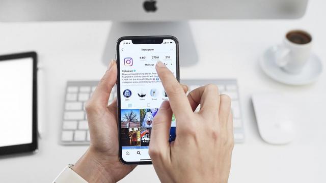 Инфлуенсърка стана за смях в Instagram, манипулира снимките си (ВИДЕО)