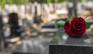 <p>До 10 години затвор за мъжа, унищожил над 200 надгробни плочи с урни</p>