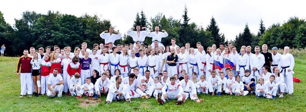 Шестима от Шурикен на международен лагер по карате в Словакия