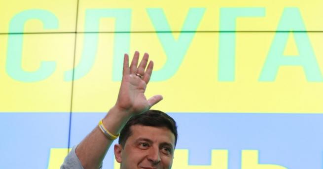 Партията Слуга на народа на президента Володимир Зеленски печели парламентарните