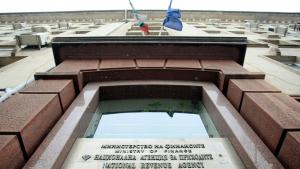 Публичните изпълнители на НАП Бургас извършиха 44 запора на парични средства