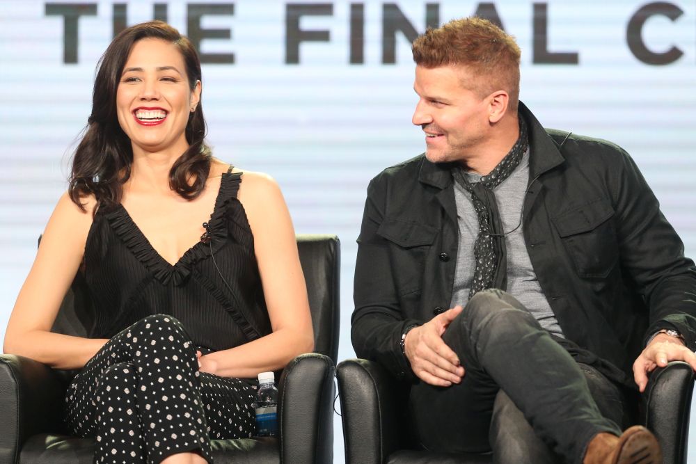 Михаела Конлин в ролята на Анджела Монтенегро - съдебномедицински художник, работещ в института „Джефърсън“ и най-добрият приятел на доктор Бренън