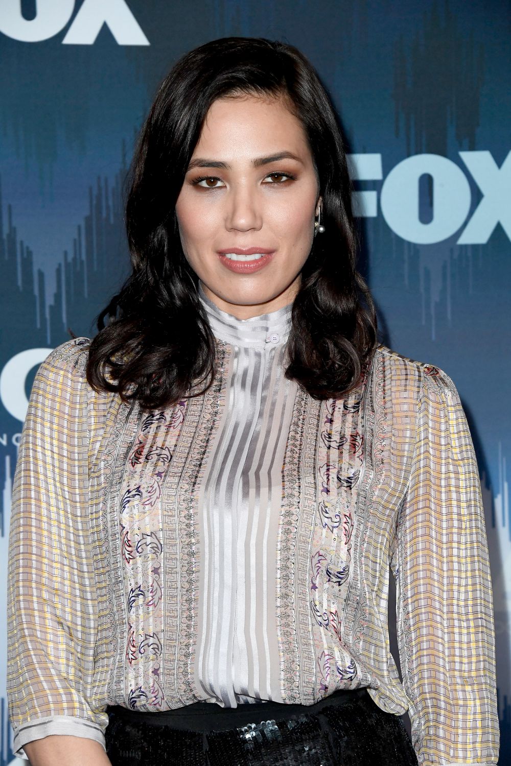 Михаела Конлин в ролята на Анджела Монтенегро - съдебномедицински художник, работещ в института „Джефърсън“ и най-добрият приятел на доктор Бренън