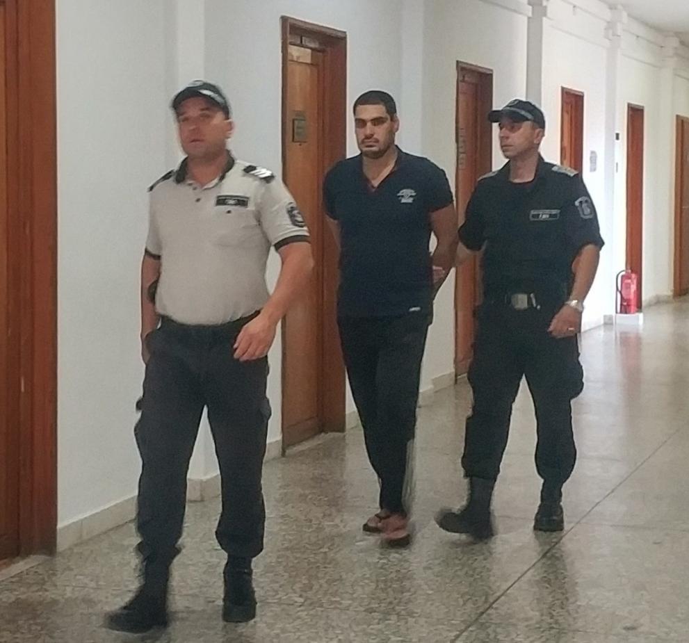30-годишният Иван Георгиев бе доведен под конвой в Окръжния съд в Бургас.