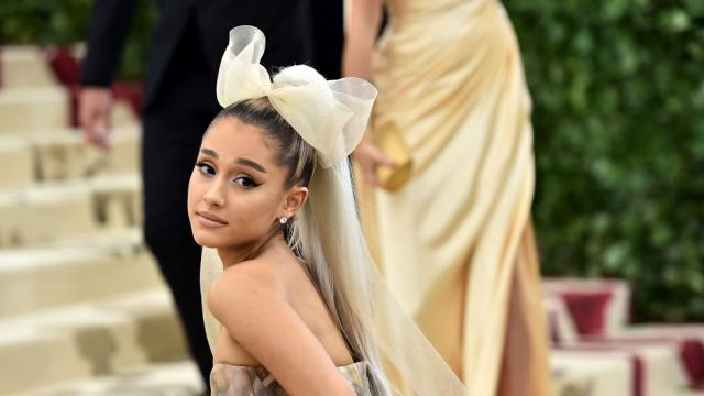 Ариана Гранде плаща на бившия си мъж 1 млн. долара