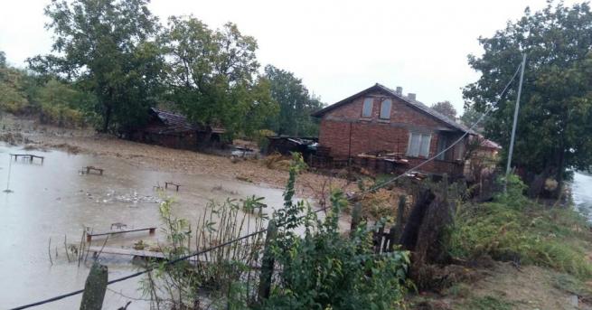 Над десет наводнени къщи в Община Камено след проливните дъждове